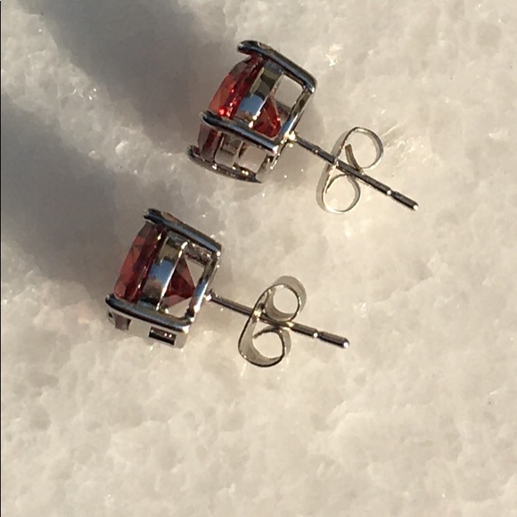 Ruby Earring - Picture 3 of 6